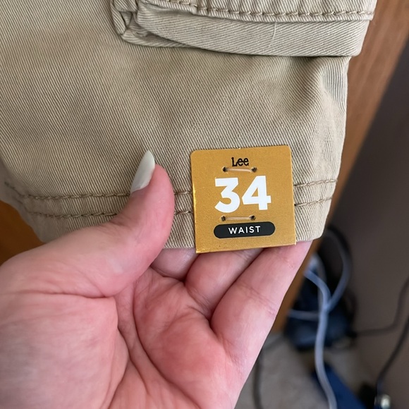 Men’s Lee Cargo Shorts 34” Waist - Picture 2 of 5